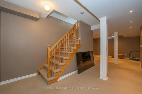 39 Hurst Street Halton Hills ON L7J 2Z8