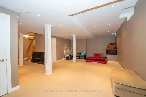 39 Hurst Street Halton Hills ON L7J 2Z8