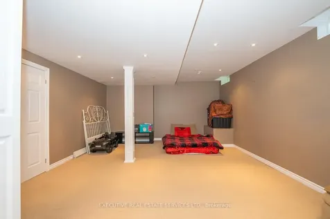 39 Hurst Street Halton Hills ON L7J 2Z8