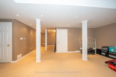 39 Hurst Street Halton Hills ON L7J 2Z8