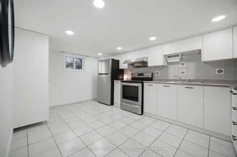 77 Ypres Road Toronto ON M6M 1P2