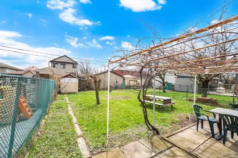 77 Ypres Road Toronto ON M6M 1P2