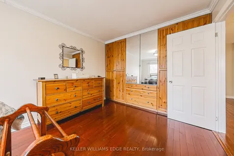 1576 Newlands Crescent Burlington ON L7M 1V6