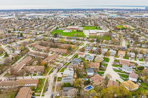 1576 Newlands Crescent Burlington ON L7M 1V6