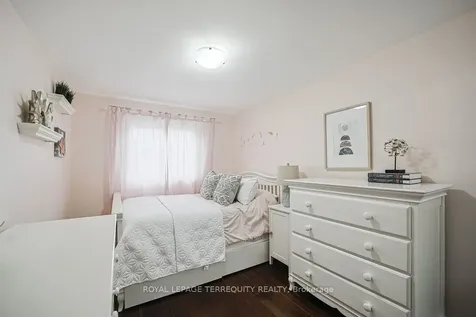 1221 Dundix Road Mississauga ON L4Y 3Y9