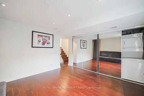 1221 Dundix Road Mississauga ON L4Y 3Y9