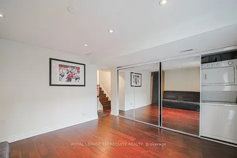 1221 Dundix Road Mississauga ON L4Y 3Y9