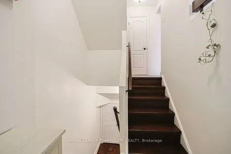 1221 Dundix Road Mississauga ON L4Y 3Y9
