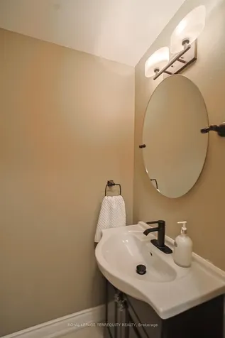 1221 Dundix Road Mississauga ON L4Y 3Y9