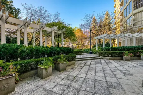 55 Kingsbridge Garden Circle Mississauga ON L5R 1Y1