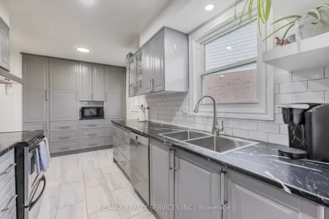 40 Crenshaw Court Brampton ON L6Z 1W9
