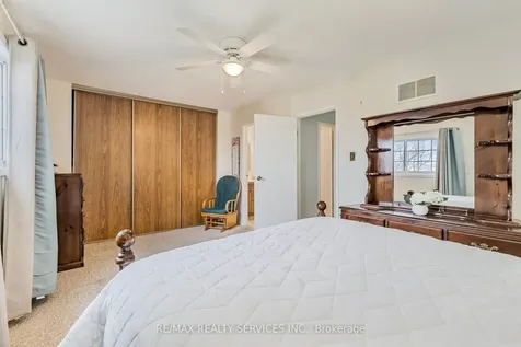 40 Crenshaw Court Brampton ON L6Z 1W9