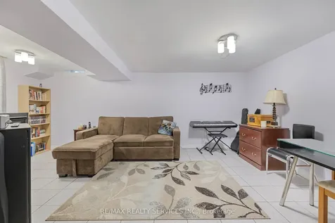40 Crenshaw Court Brampton ON L6Z 1W9