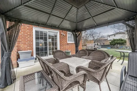 40 Crenshaw Court Brampton ON L6Z 1W9