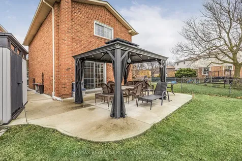 40 Crenshaw Court Brampton ON L6Z 1W9