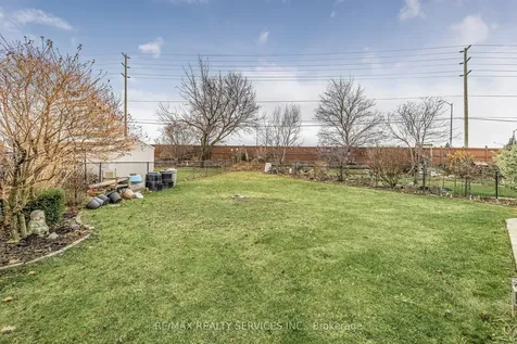 40 Crenshaw Court Brampton ON L6Z 1W9