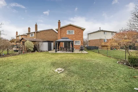 40 Crenshaw Court Brampton ON L6Z 1W9