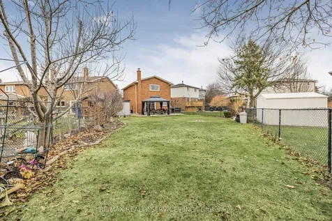 40 Crenshaw Court Brampton ON L6Z 1W9