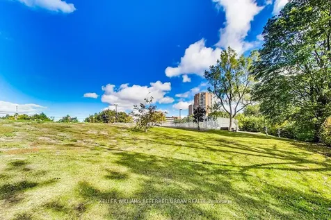 11 Wincott Drive Toronto ON M9R 2R9