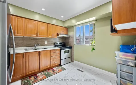 124 Baronwood Court Brampton ON L6V 3H7