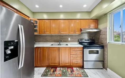 124 Baronwood Court Brampton ON L6V 3H7