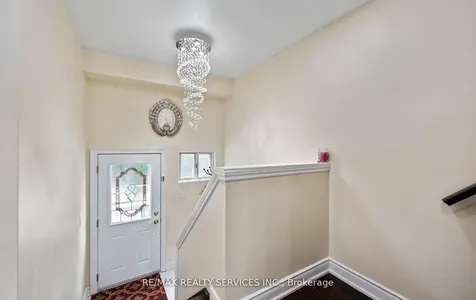 124 Baronwood Court Brampton ON L6V 3H7
