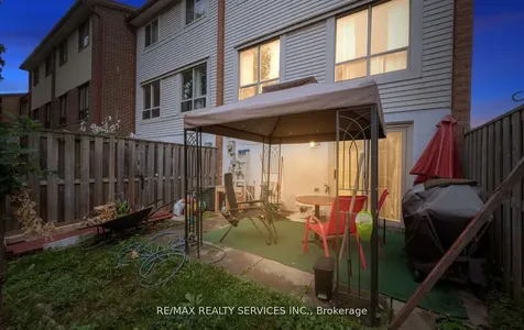 124 Baronwood Court Brampton ON L6V 3H7