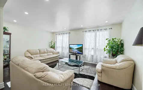 124 Baronwood Court Brampton ON L6V 3H7