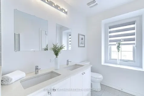 2 Pomarine Way Brampton ON L6X 0E4