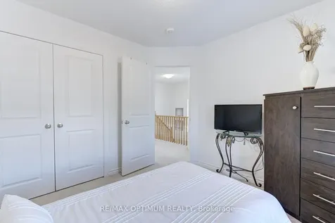 2 Pomarine Way Brampton ON L6X 0E4