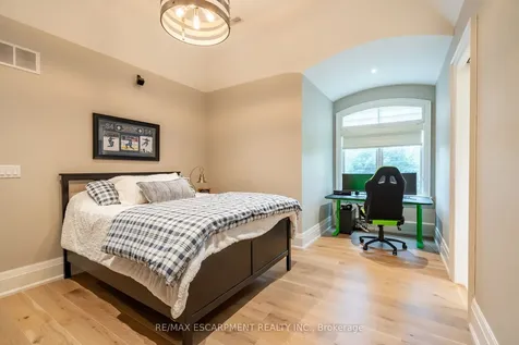 385 Pine Cove Road Burlington ON L7N 1W4