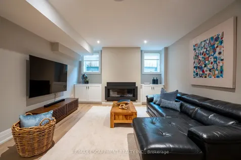 385 Pine Cove Road Burlington ON L7N 1W4