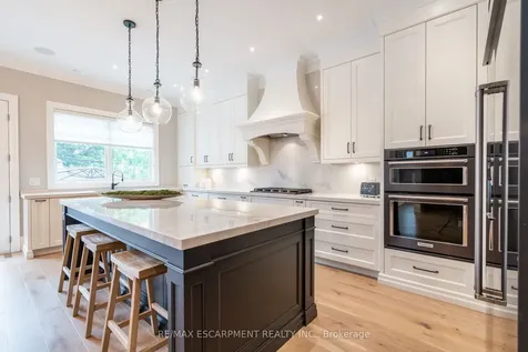 385 Pine Cove Road Burlington ON L7N 1W4