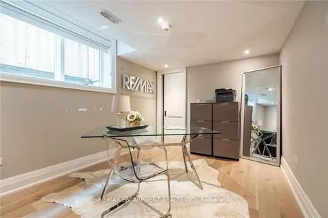 385 Pine Cove Road Burlington ON L7N 1W4