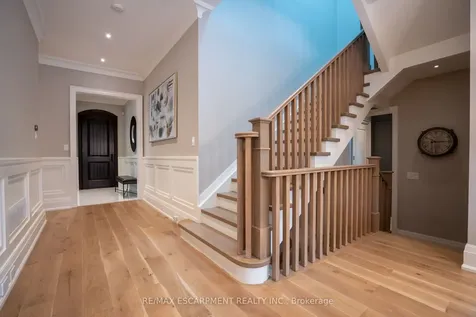 385 Pine Cove Road Burlington ON L7N 1W4