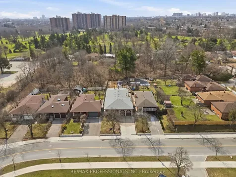 118 Tandridge Crescent Toronto ON M9W 5N9