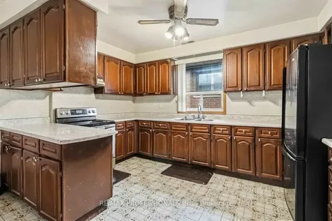 118 Tandridge Crescent Toronto ON M9W 5N9