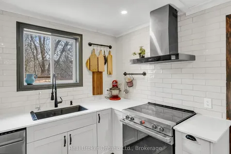 28 Church Street W Halton Hills ON L7J 1K2