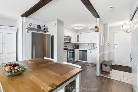 975 Warwick Court Burlington ON L7T 3Z7
