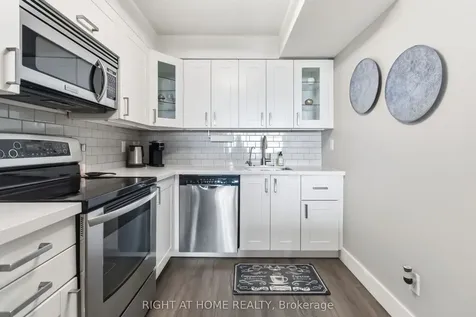 975 Warwick Court Burlington ON L7T 3Z7