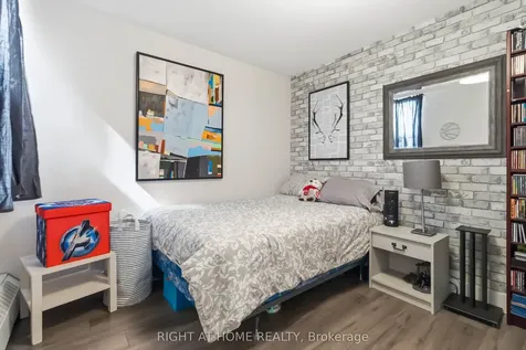 975 Warwick Court Burlington ON L7T 3Z7