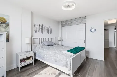 975 Warwick Court Burlington ON L7T 3Z7