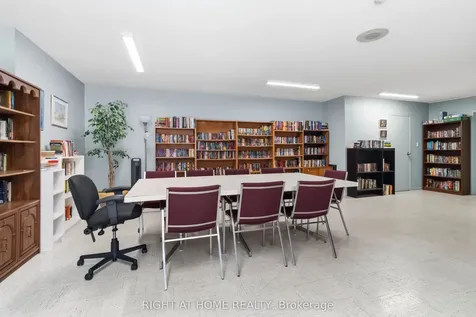 975 Warwick Court Burlington ON L7T 3Z7