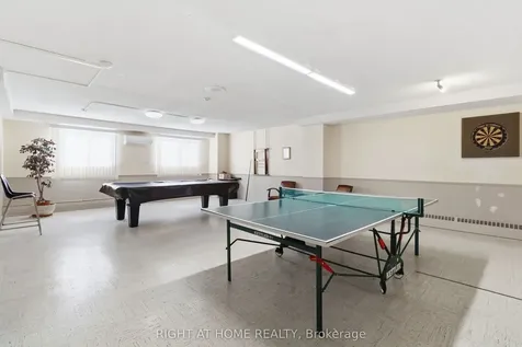 975 Warwick Court Burlington ON L7T 3Z7