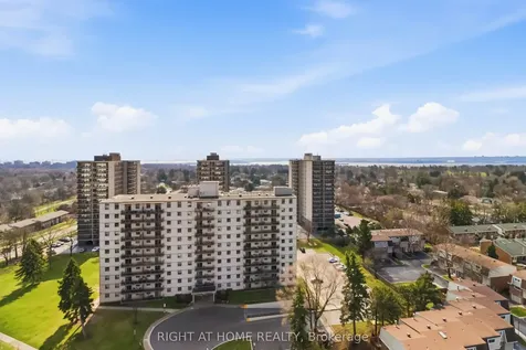 975 Warwick Court Burlington ON L7T 3Z7