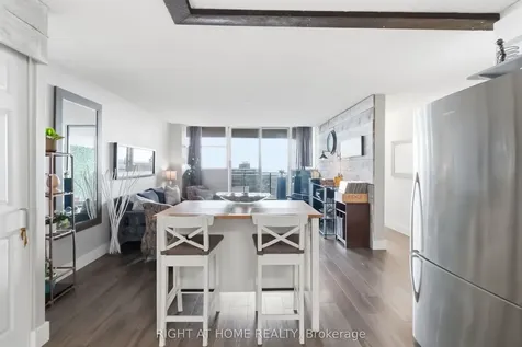 975 Warwick Court Burlington ON L7T 3Z7