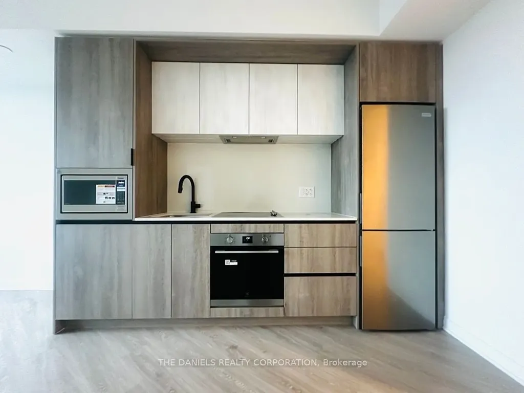 2495 Eglinton Avenue W Mississauga ON L5M 2T2
