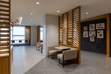 2495 Eglinton Avenue W Mississauga ON L5M 2T2