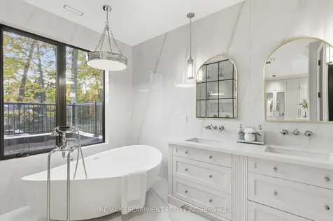 1380 Birchwood Heights Drive Mississauga ON L5G 2Y2