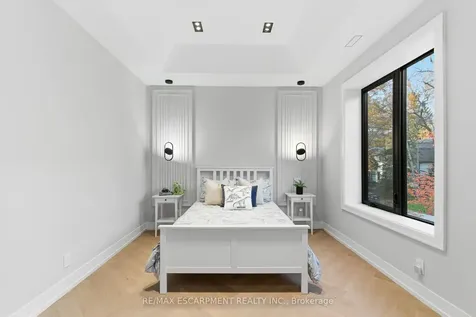 1380 Birchwood Heights Drive Mississauga ON L5G 2Y2
